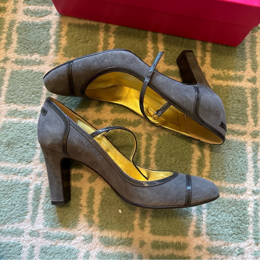 EUC J Crew suede Mary Jane in gray suede. 8.5